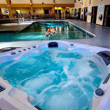Katahdin Inn & Suites Millinocket Экстерьер фото