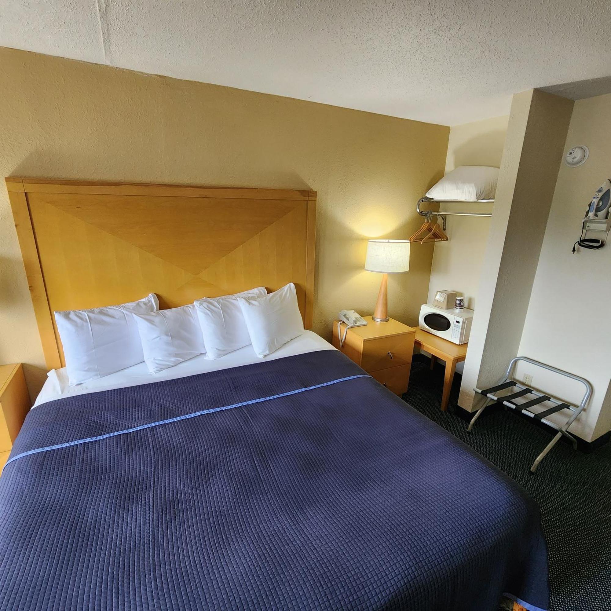 Katahdin Inn & Suites Millinocket Экстерьер фото
