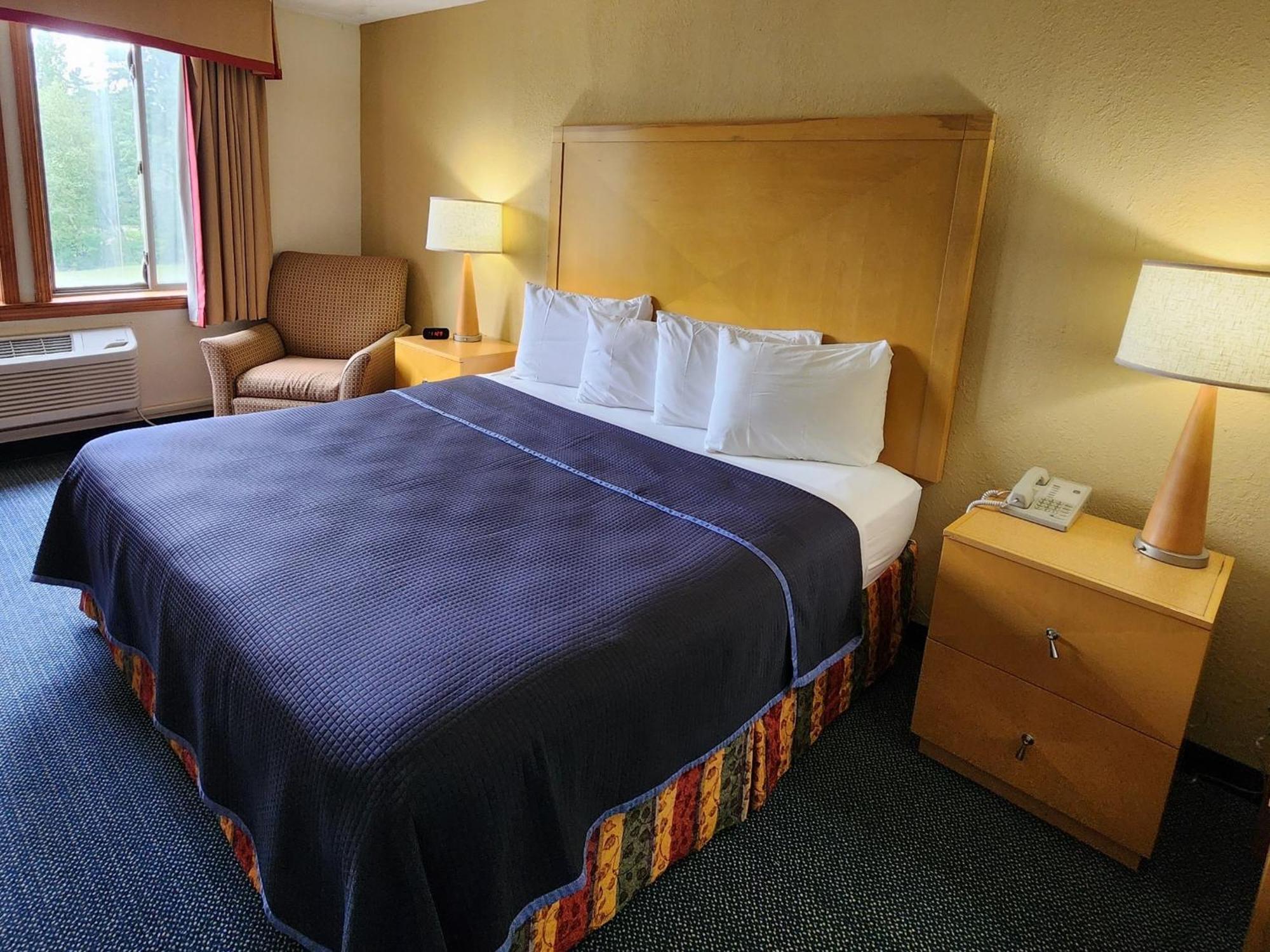 Katahdin Inn & Suites Millinocket Экстерьер фото