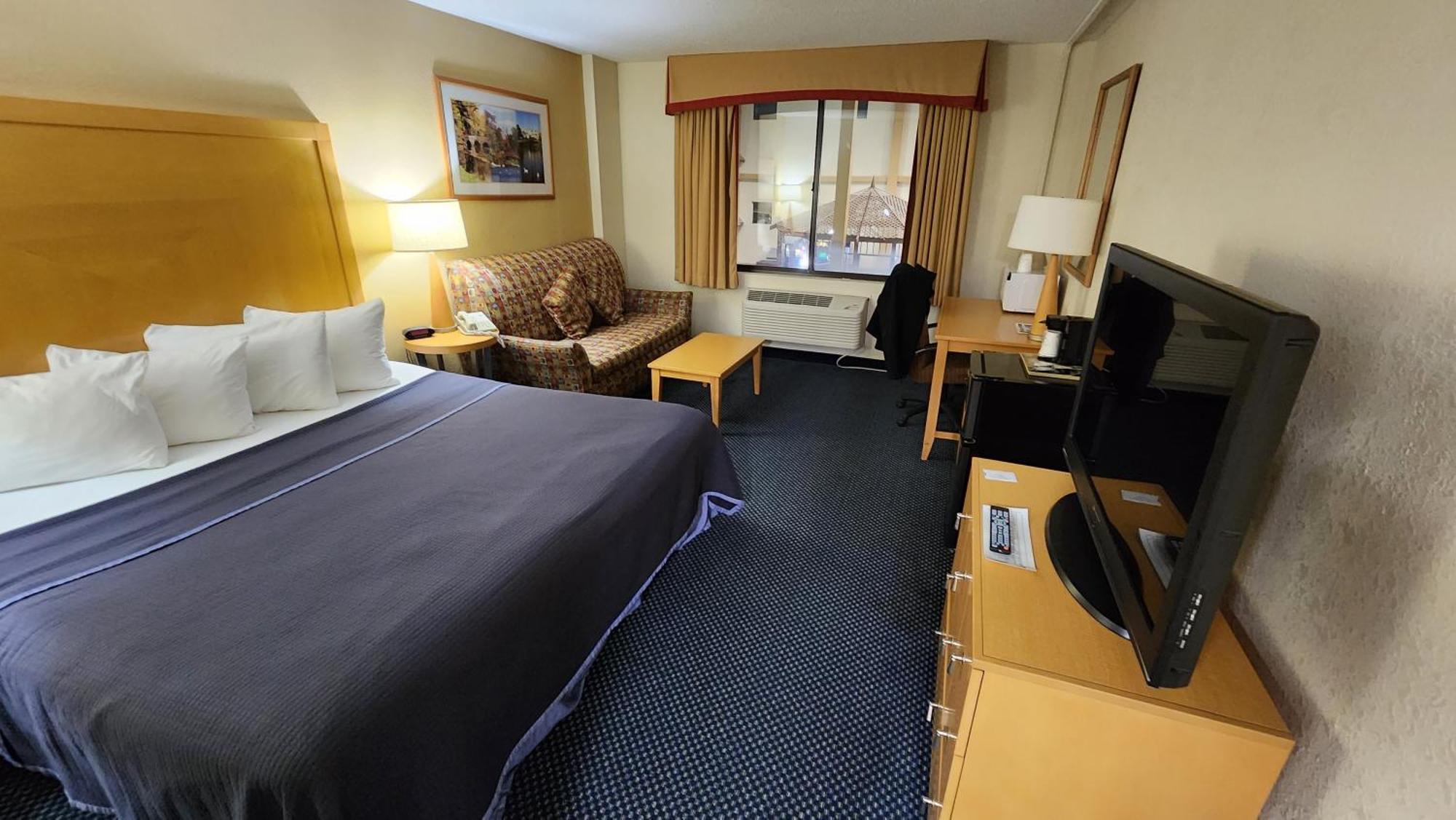 Katahdin Inn & Suites Millinocket Экстерьер фото