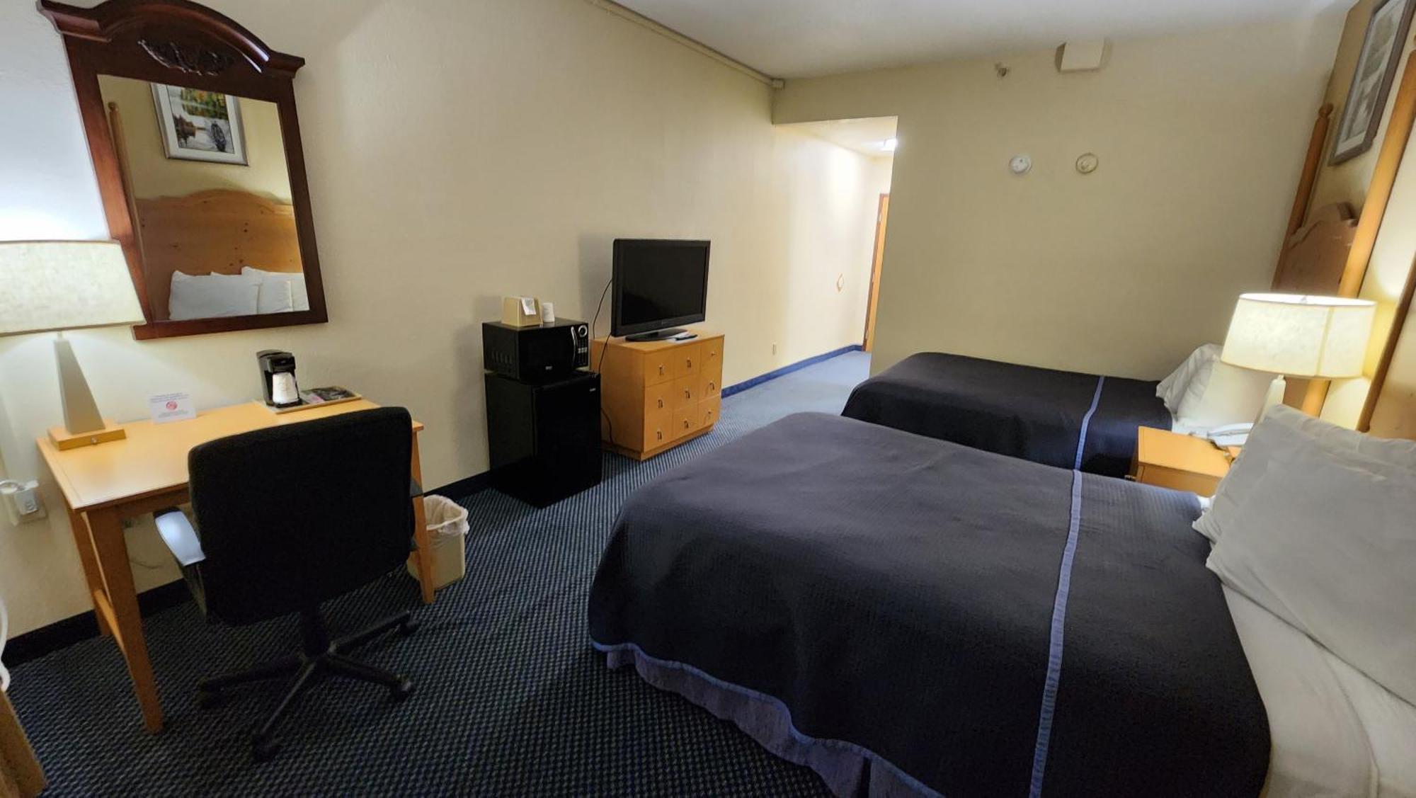 Katahdin Inn & Suites Millinocket Экстерьер фото