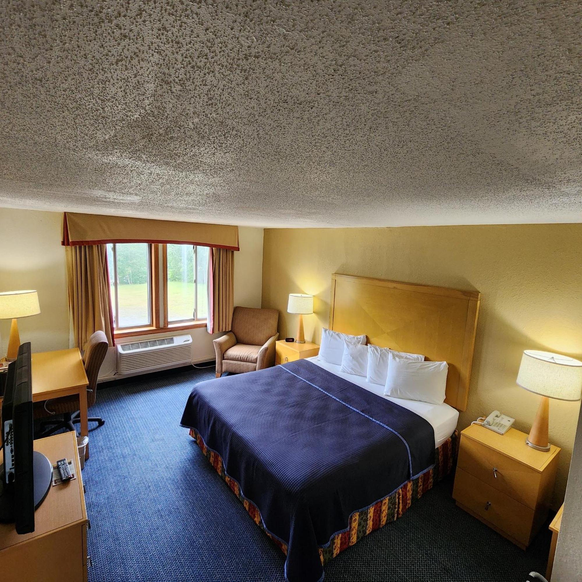Katahdin Inn & Suites Millinocket Экстерьер фото