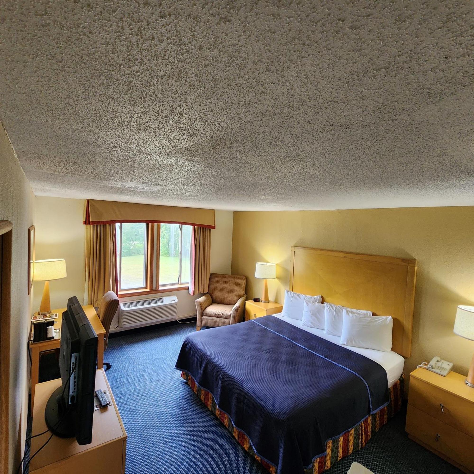 Katahdin Inn & Suites Millinocket Экстерьер фото