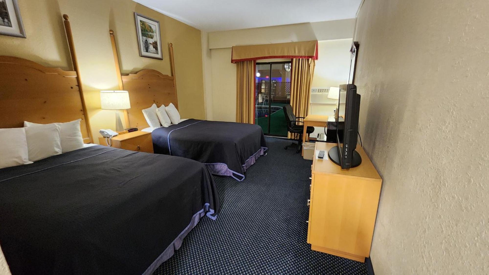 Katahdin Inn & Suites Millinocket Экстерьер фото