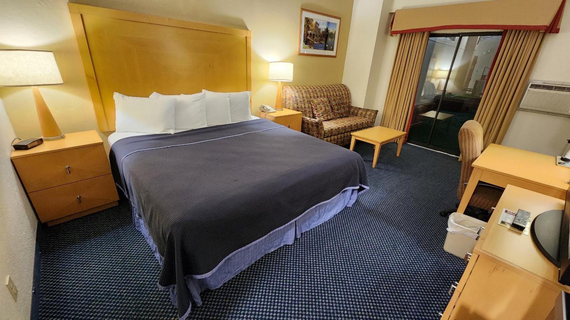 Katahdin Inn & Suites Millinocket Экстерьер фото