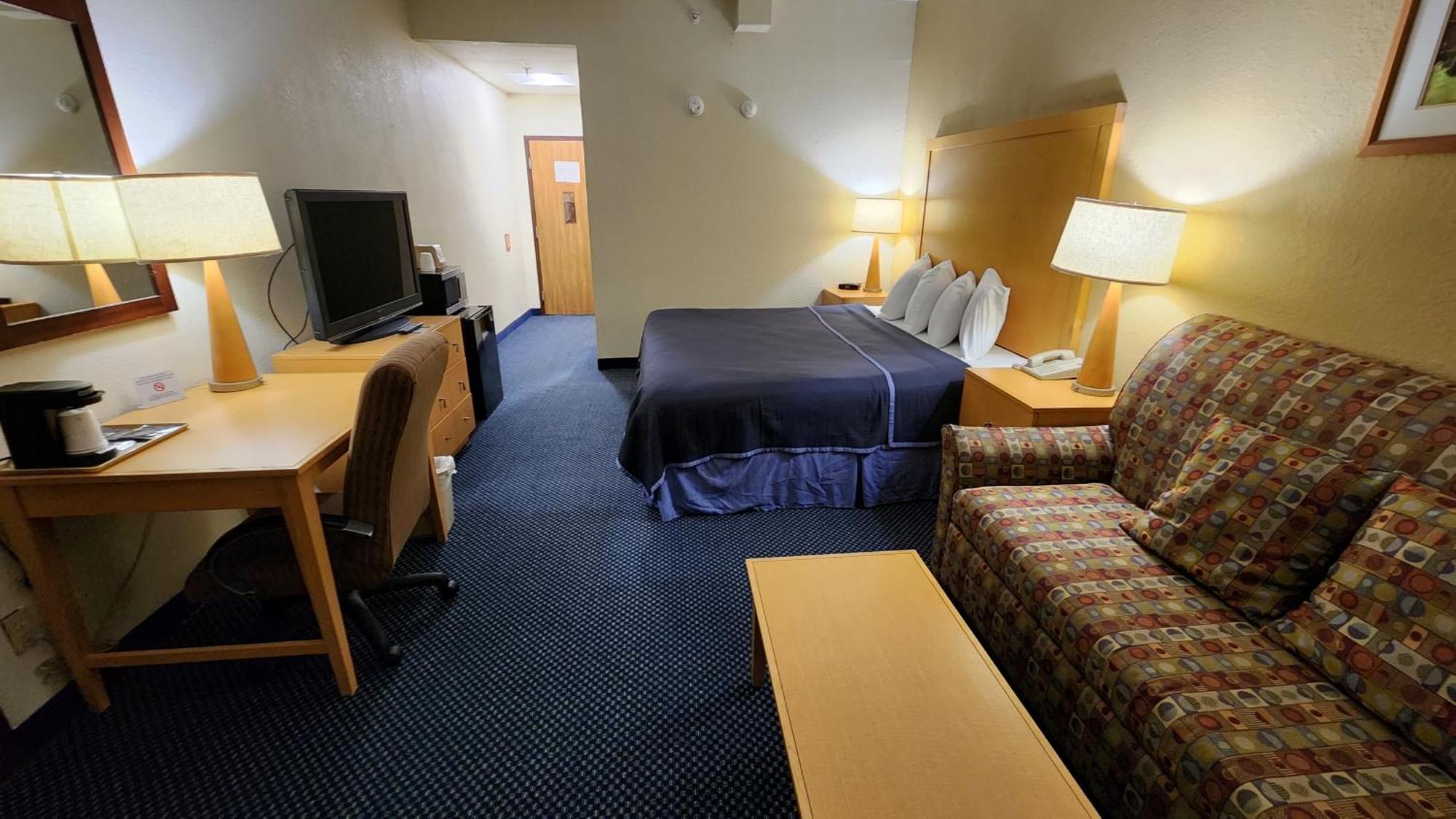 Katahdin Inn & Suites Millinocket Экстерьер фото