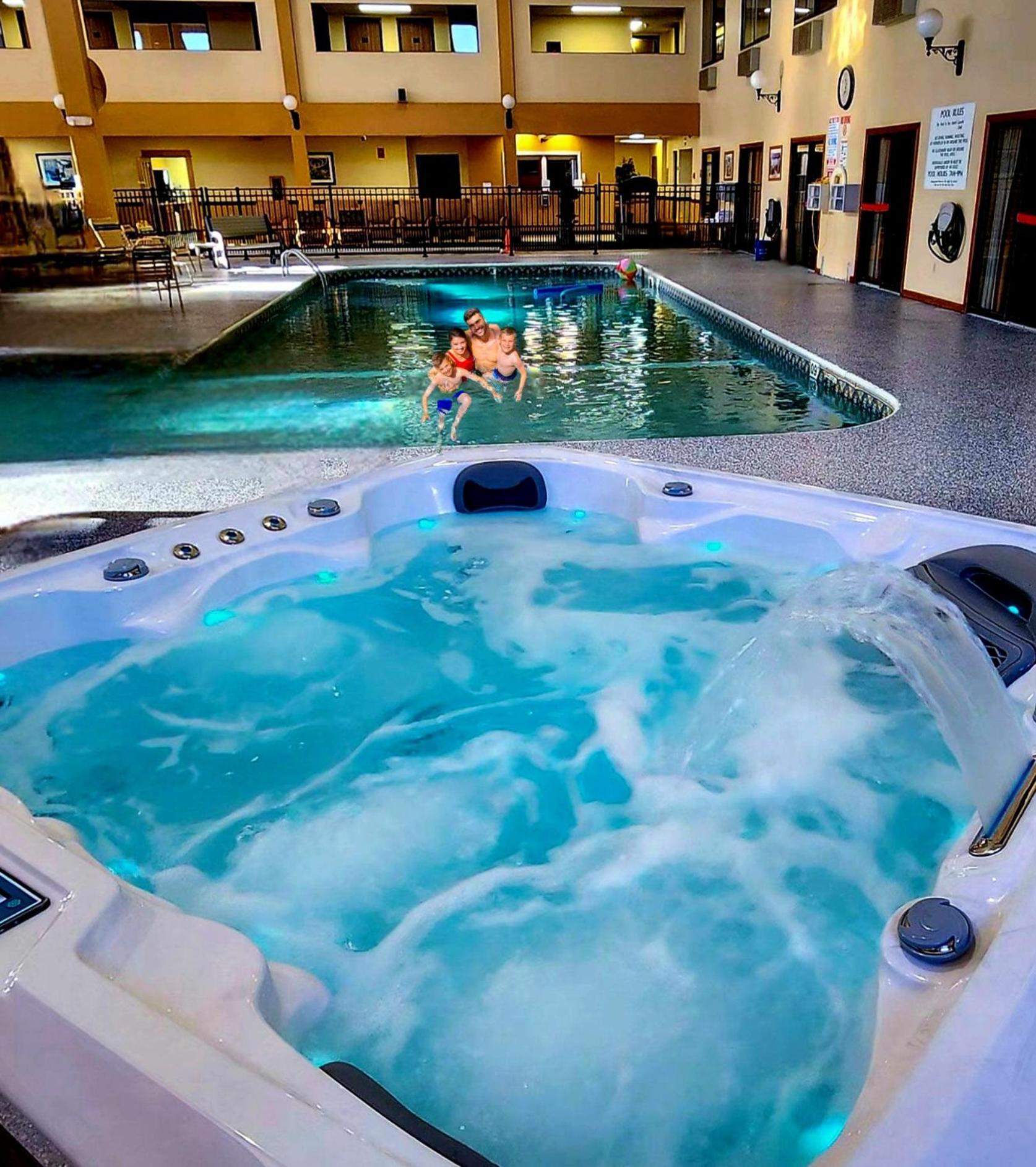 Katahdin Inn & Suites Millinocket Экстерьер фото