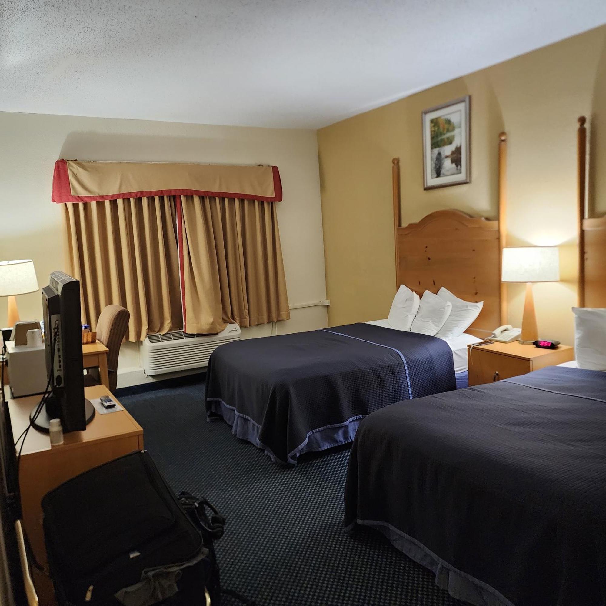 Katahdin Inn & Suites Millinocket Экстерьер фото