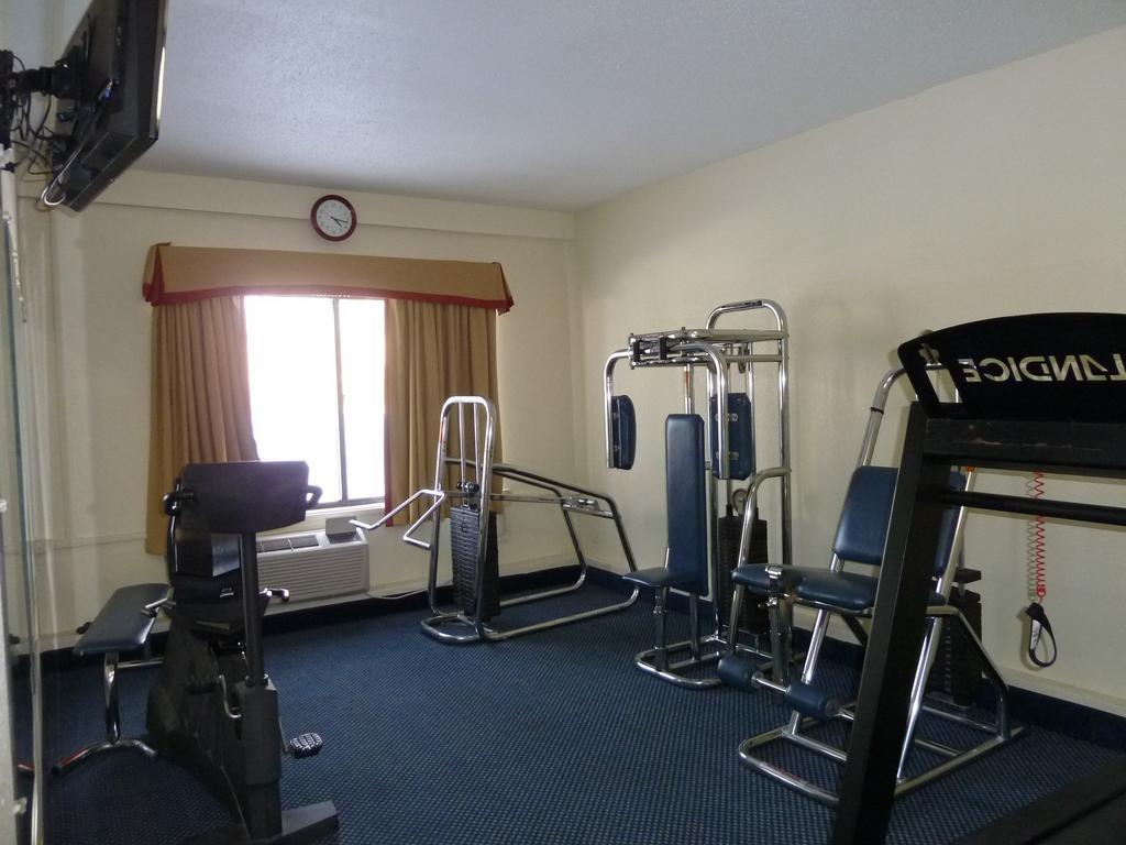 Katahdin Inn & Suites Millinocket Экстерьер фото