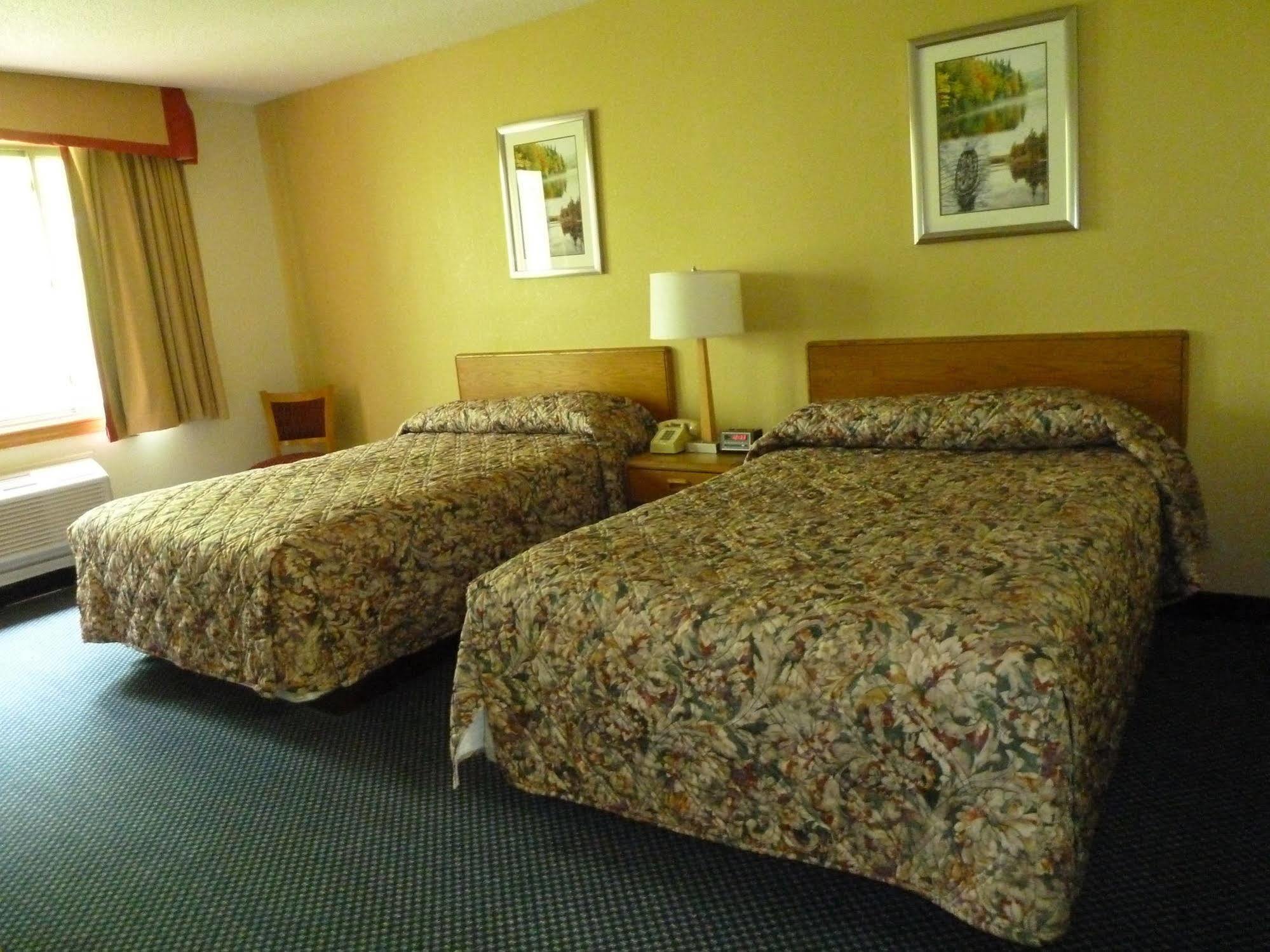 Katahdin Inn & Suites Millinocket Экстерьер фото