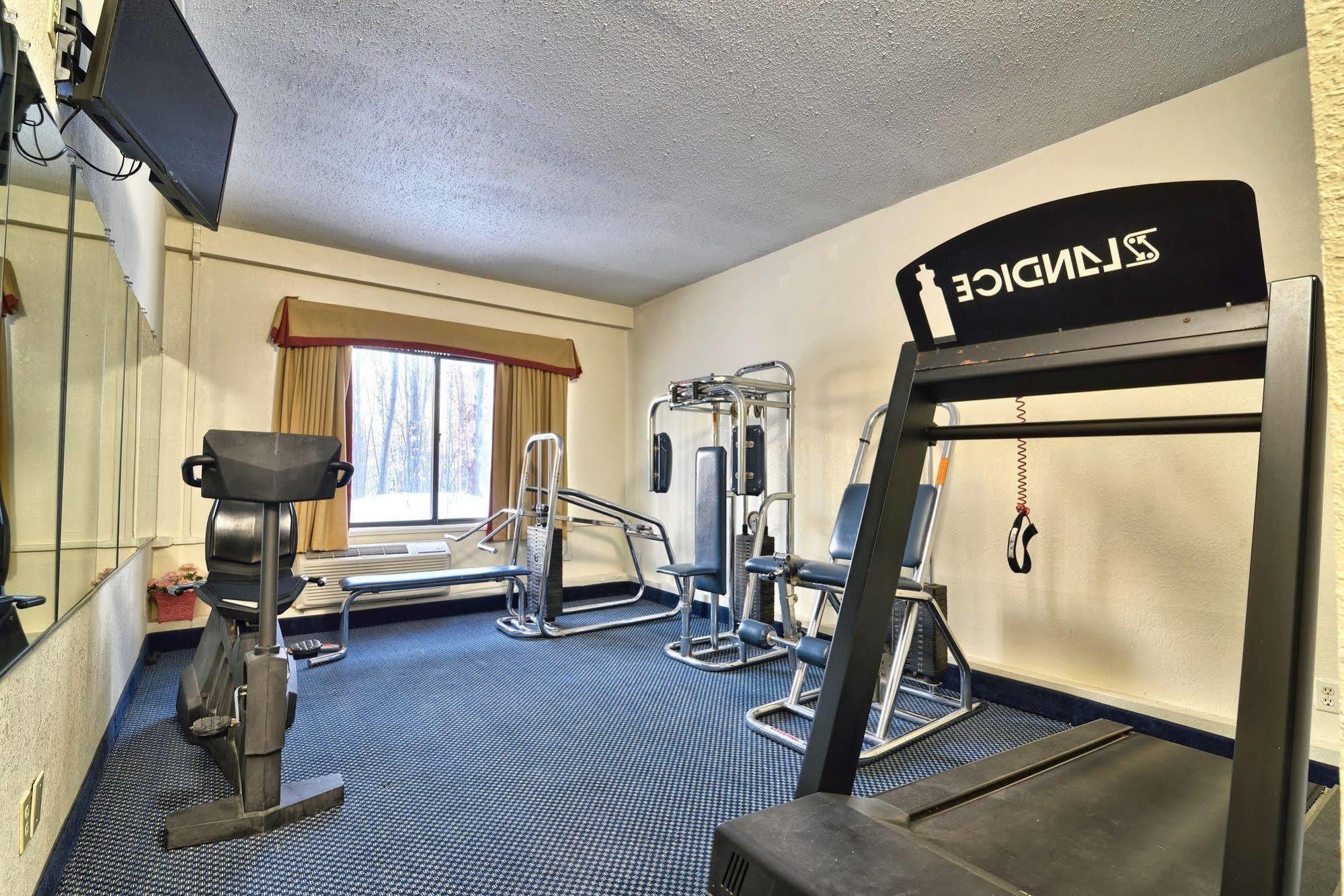 Katahdin Inn & Suites Millinocket Экстерьер фото