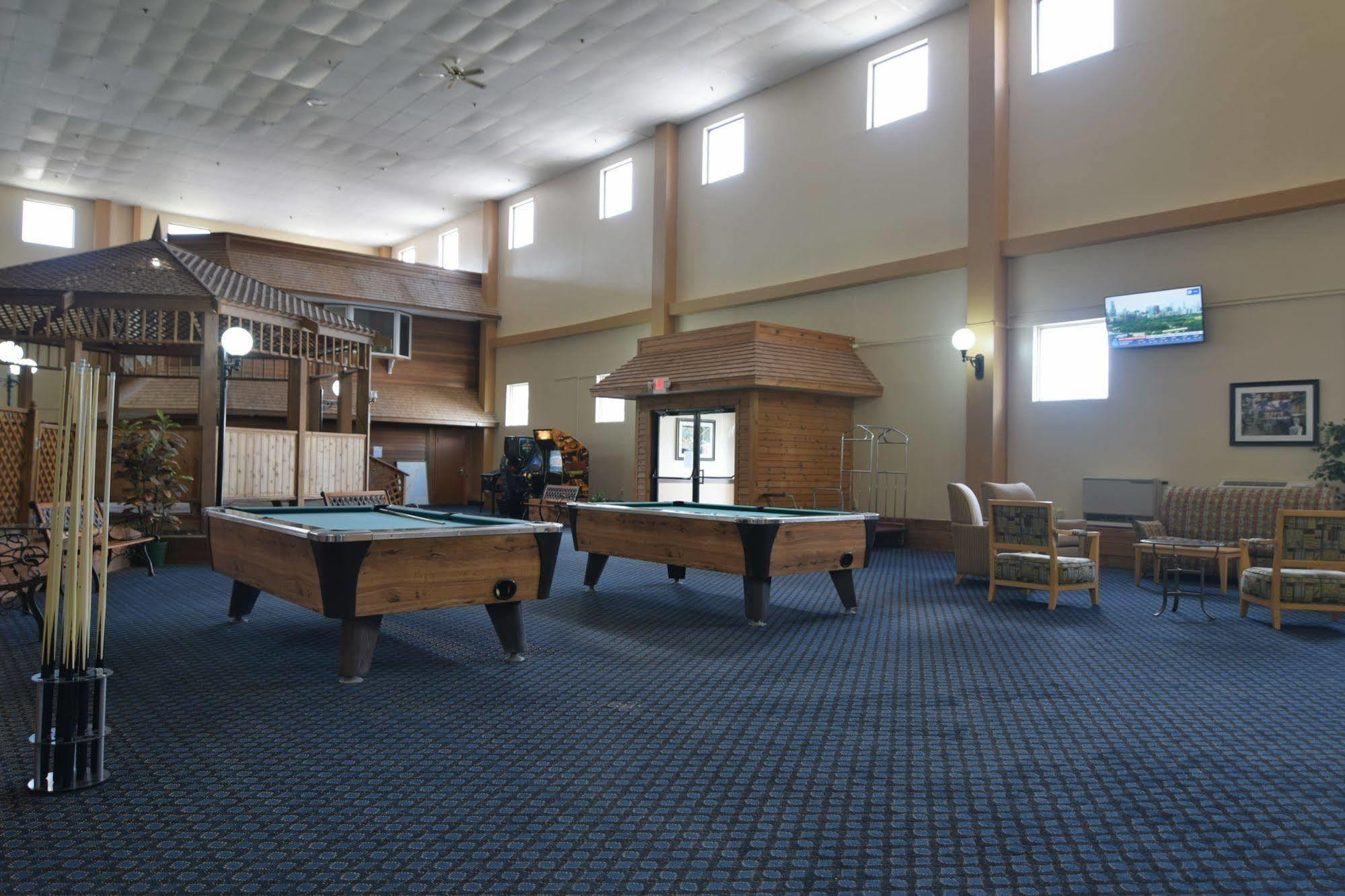 Katahdin Inn & Suites Millinocket Экстерьер фото